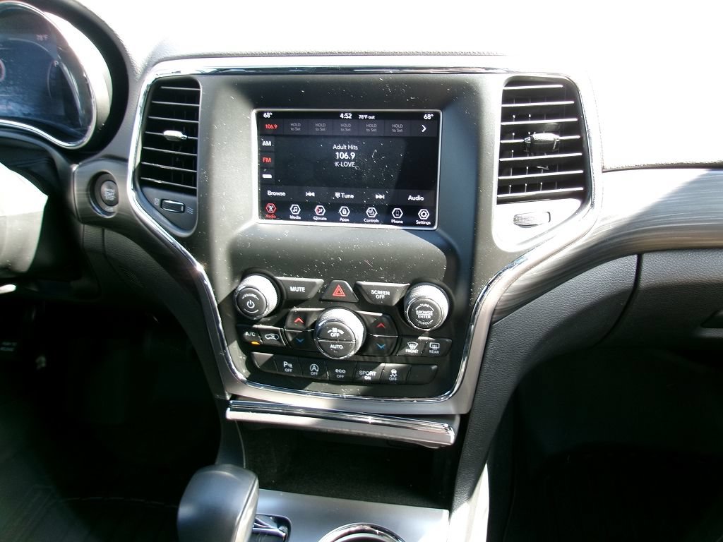 Certified 2019 Jeep Grand Cherokee Laredo w/ Security & Convenience Group AWD/4WD image 13