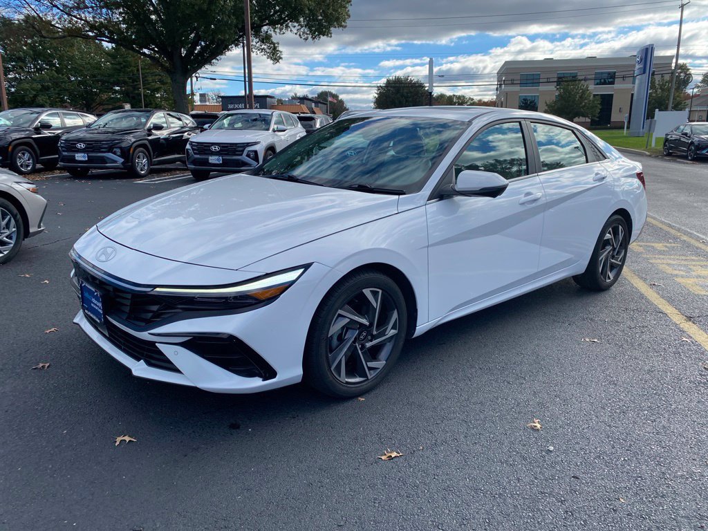 Certified 2024 Hyundai Elantra Limited FWD image 6