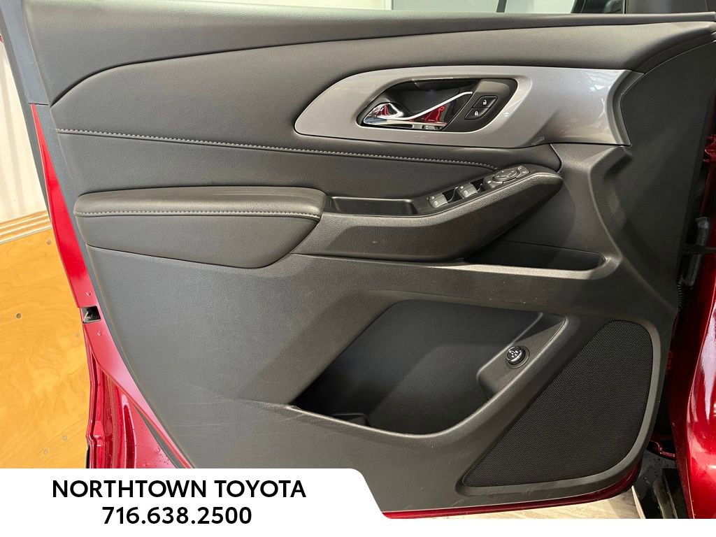 Used 2023 Chevrolet Traverse LT image 5