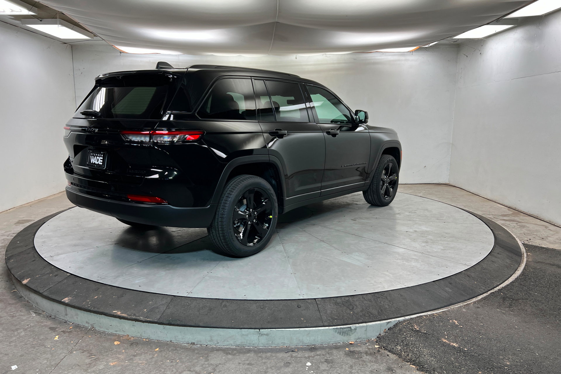 New 2025 Jeep Grand Cherokee Limited w/ Luxury Tech Group II AWD/4WD image 5