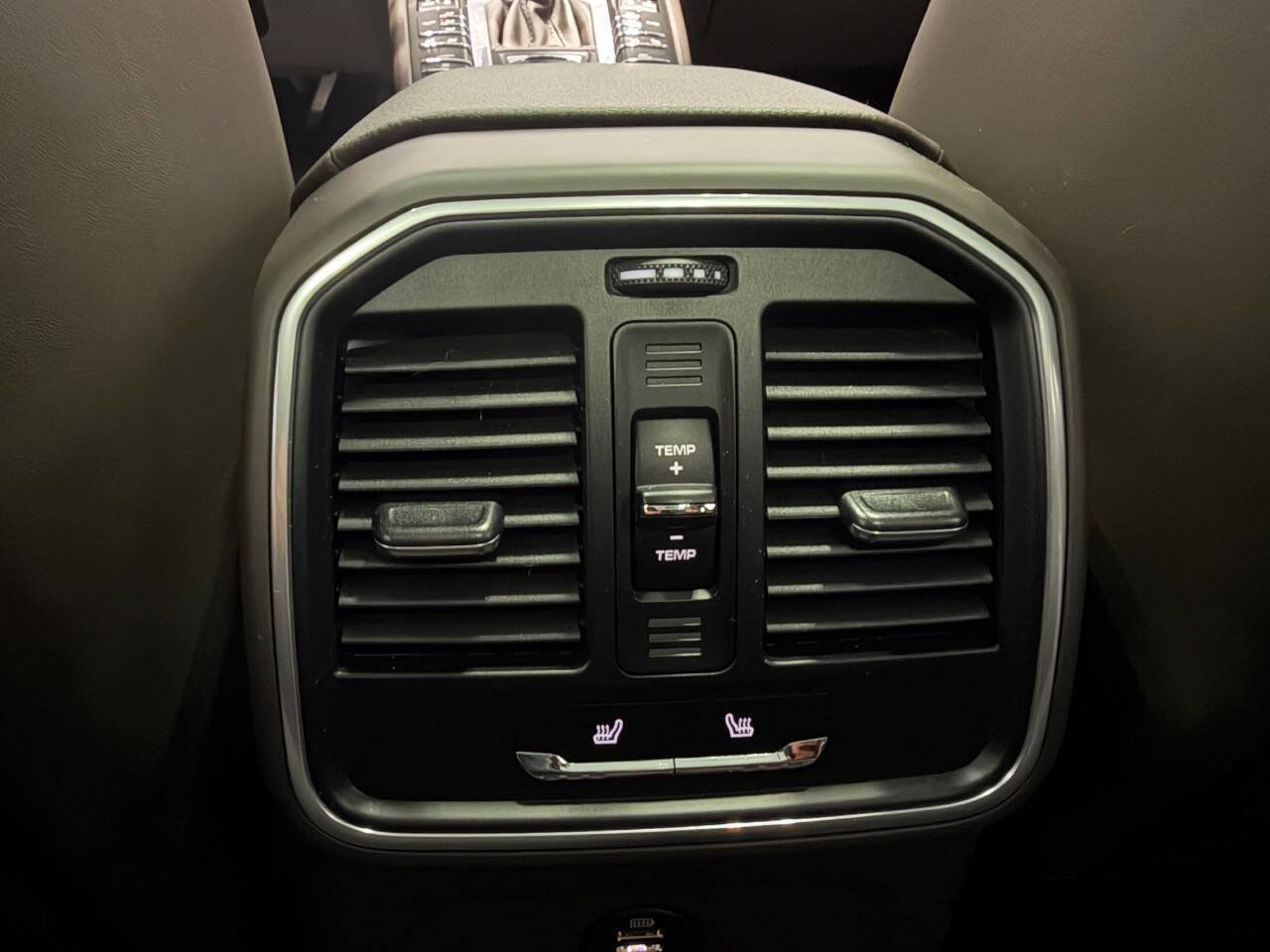 Used 2018 Porsche Macan AWD/4WD image 37