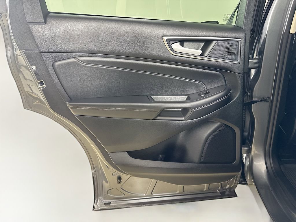 Used 2022 Ford Edge Titanium image 21