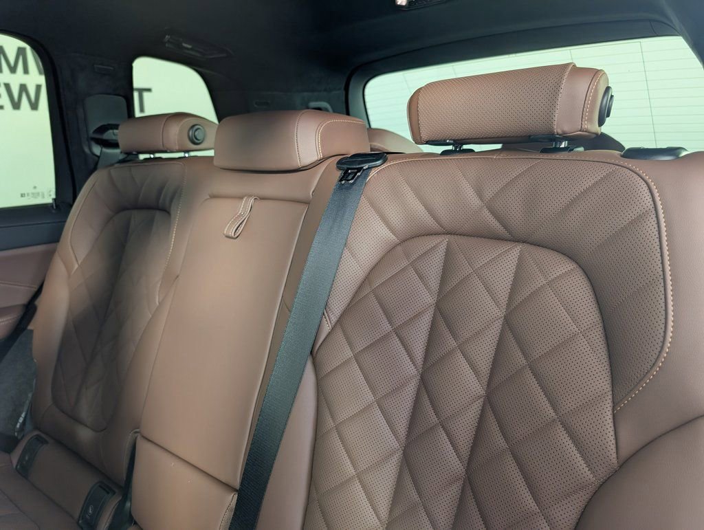 Used 2026 BMW X7 xDrive40i w/ M Sport Package image 15