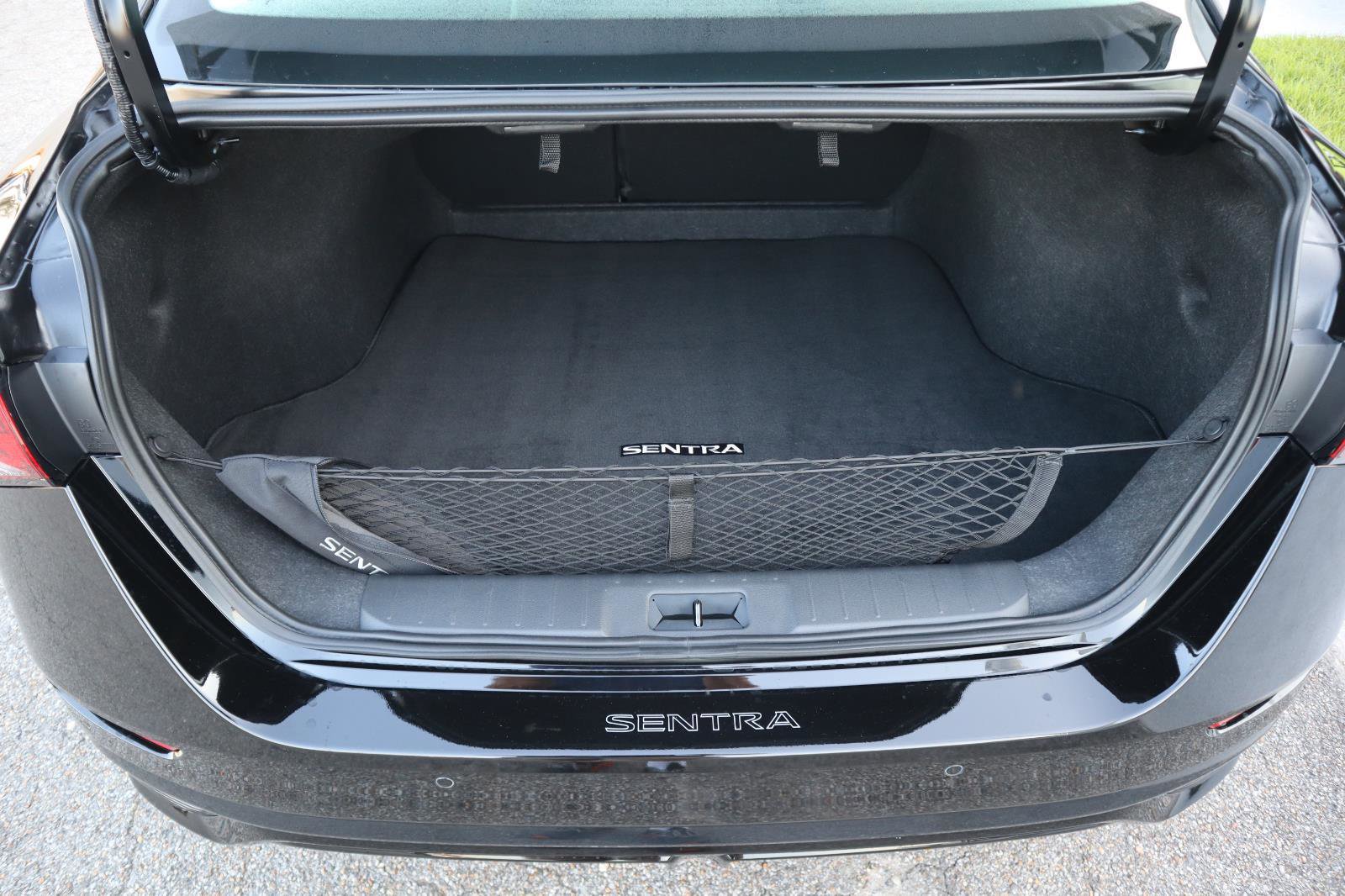 Used 2025 Nissan Sentra SR w/ SR Premium Package image 40