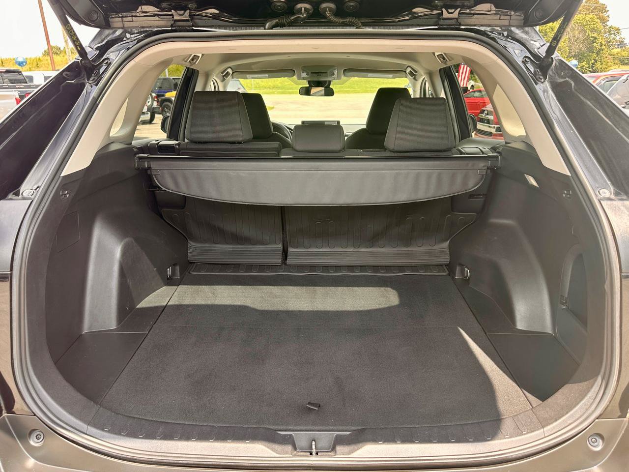 Used 2022 Toyota RAV4 LE AWD/4WD image 31