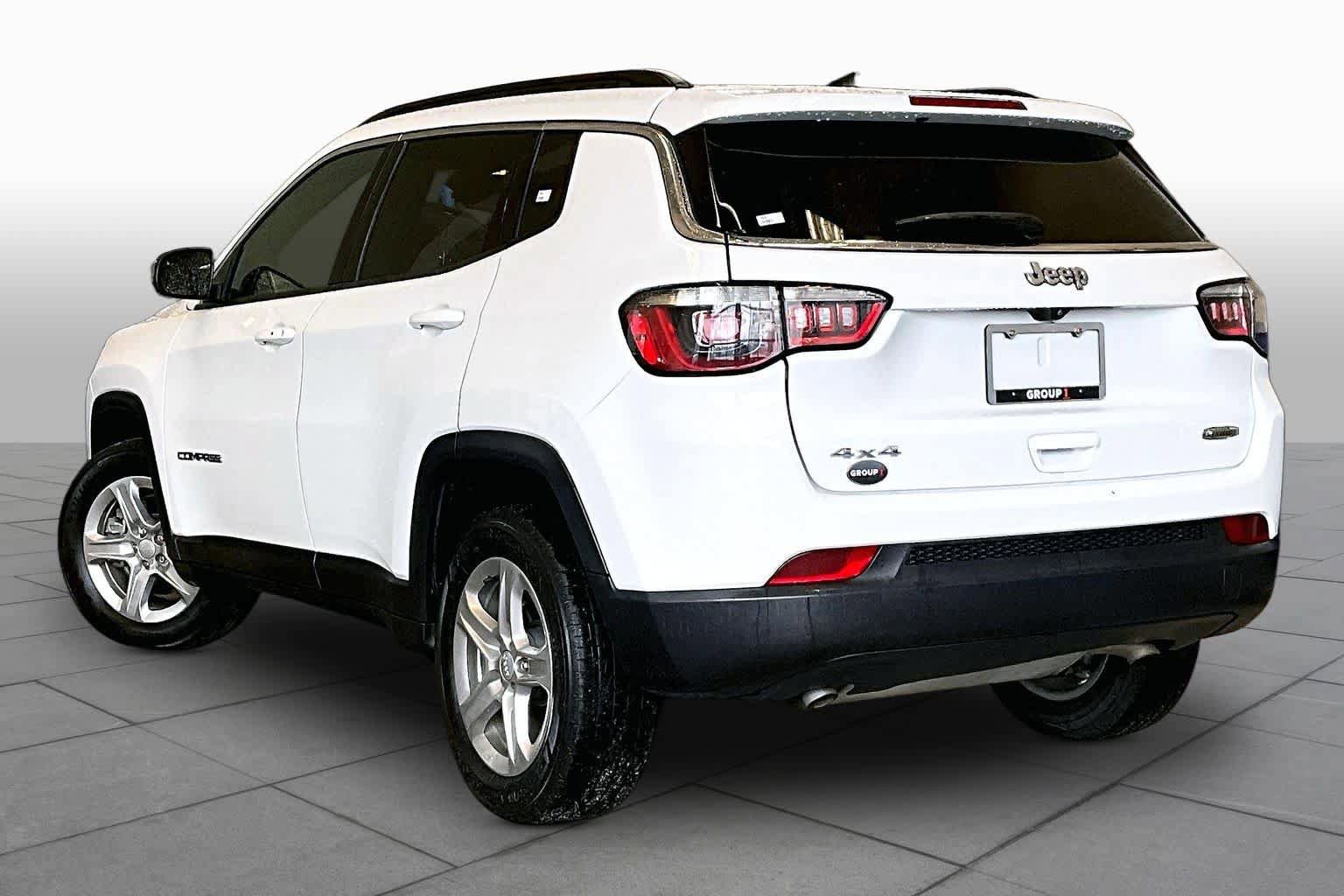 Used 2024 Jeep Compass Latitude AWD/4WD image 12