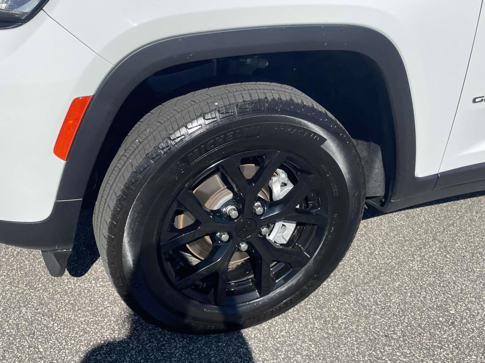 Used 2024 Jeep Grand Cherokee Altitude image 28