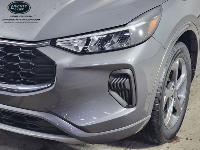 Used 2023 Ford Escape ST-Line w/ Tech Pack #1 AWD/4WD image 9
