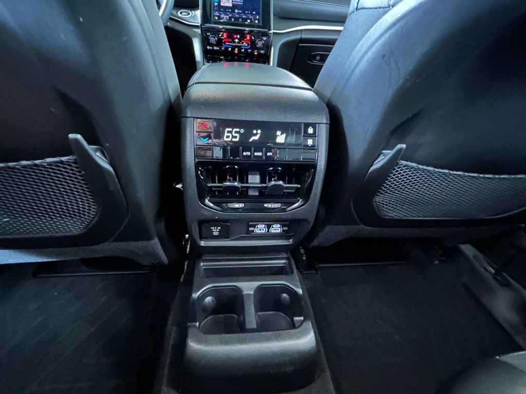 Used 2023 Jeep Grand Cherokee L Laredo image 41