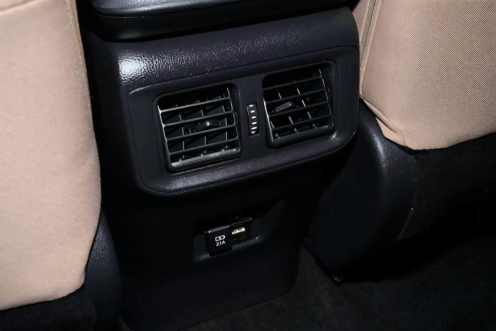 Used 2021 Toyota RAV4 XLE w/ Convenience Package FWD image 18