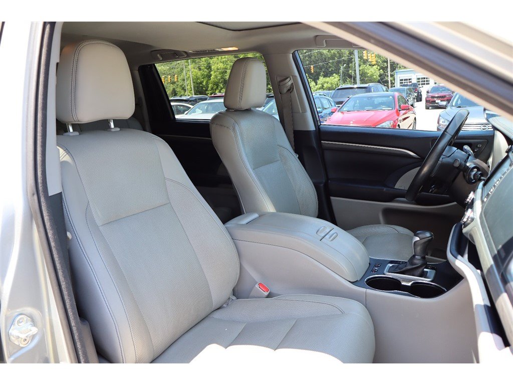 Used 2017 Toyota Highlander FWD V6 image 24