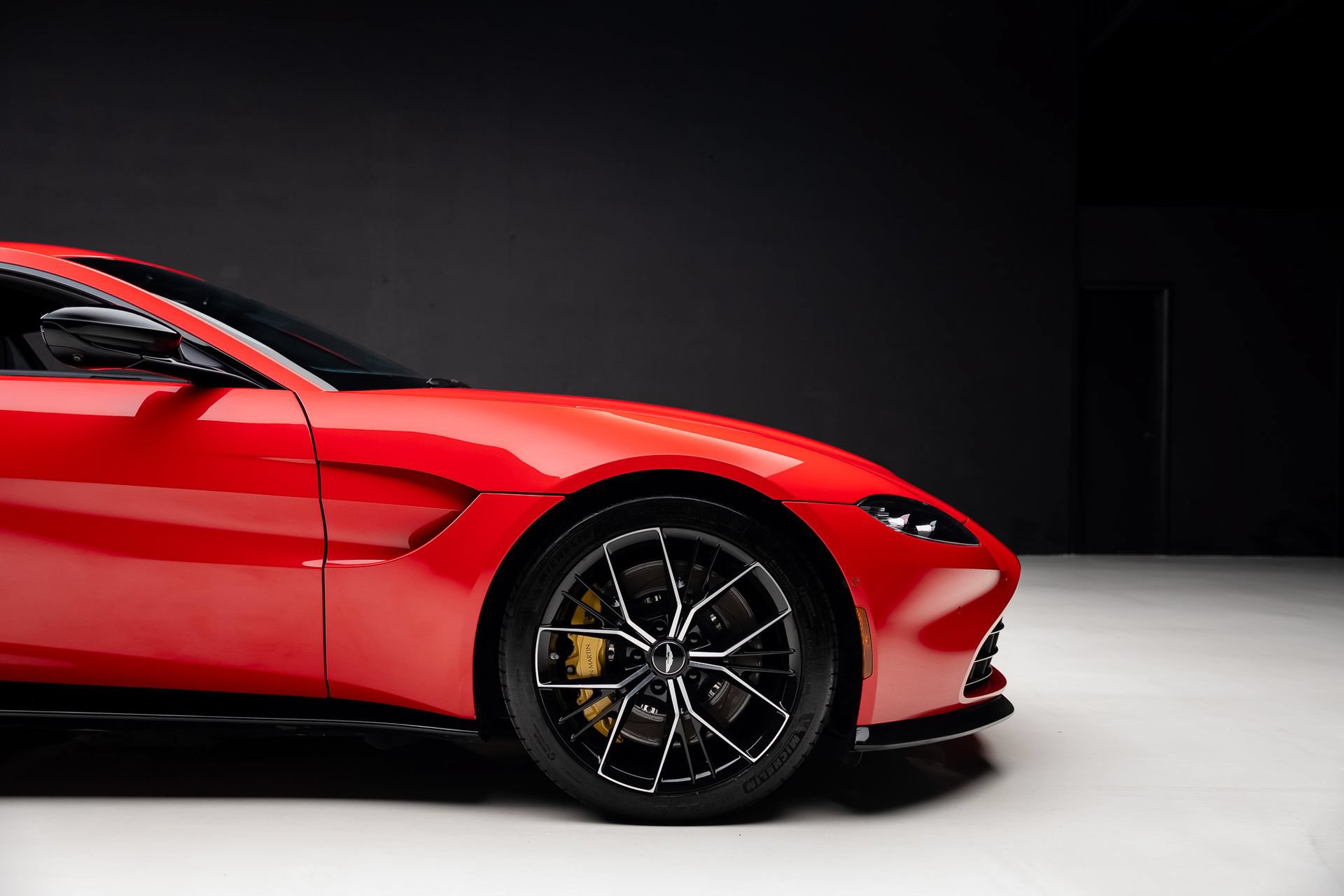 Used 2023 Aston Martin V8 Vantage Coupe RWD image 37