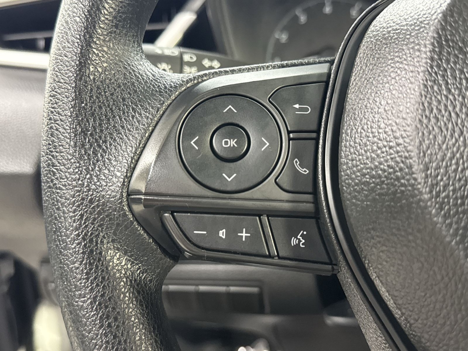 Used 2025 Toyota Corolla LE FWD image 45