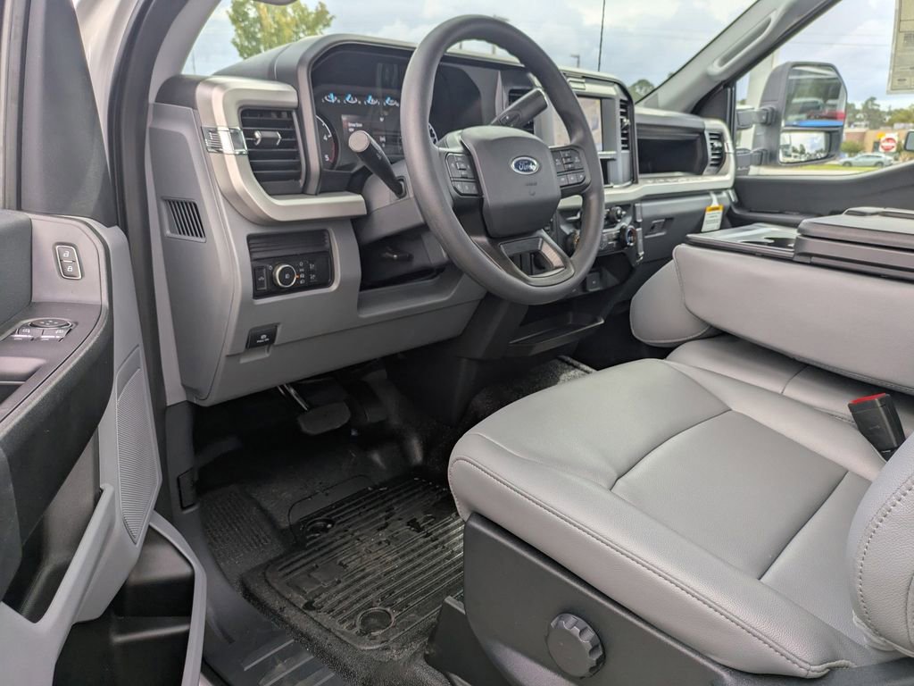New 2025 Ford F550 4x4 Regular Cab Super Duty image 12
