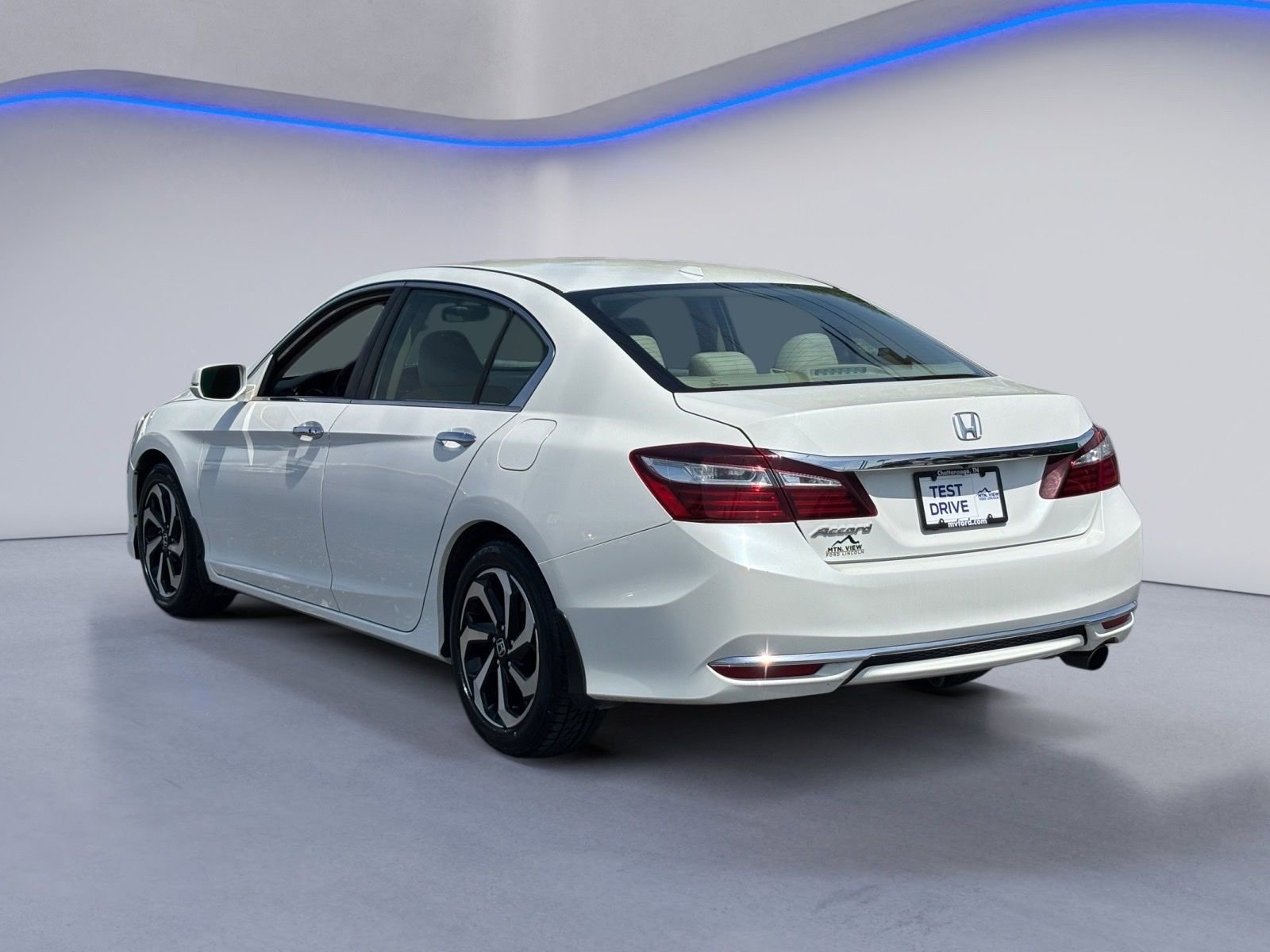 Used 2017 Honda Accord EX image 4