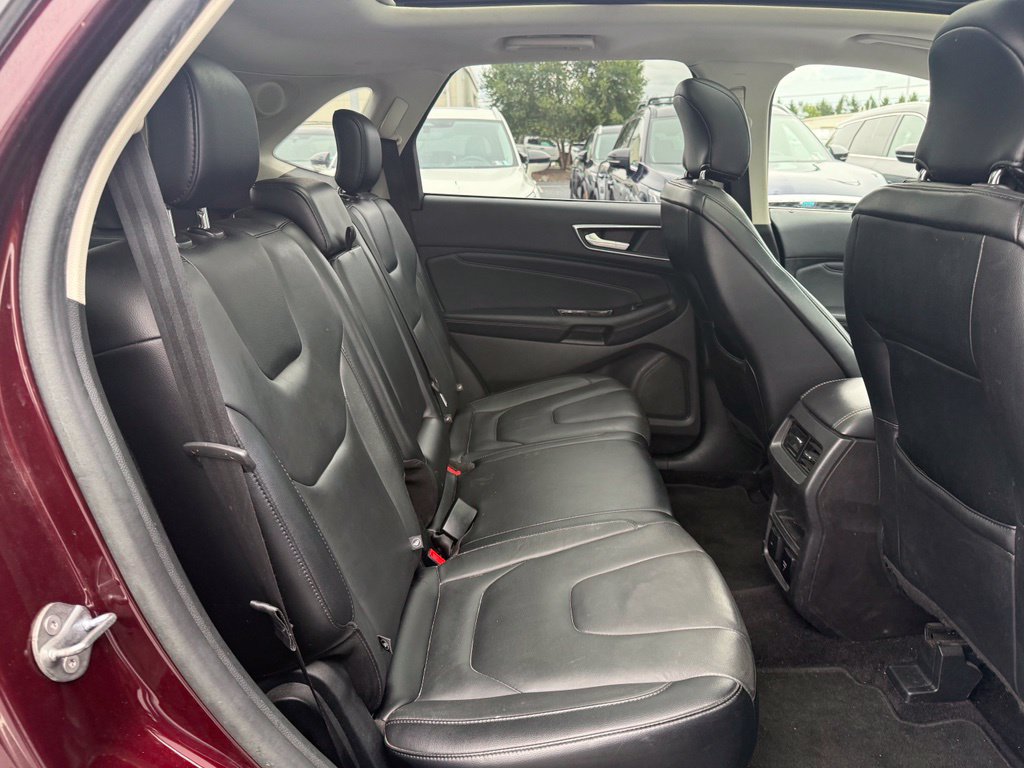 Used 2017 Ford Edge Titanium w/ Technology Package AWD/4WD image 24