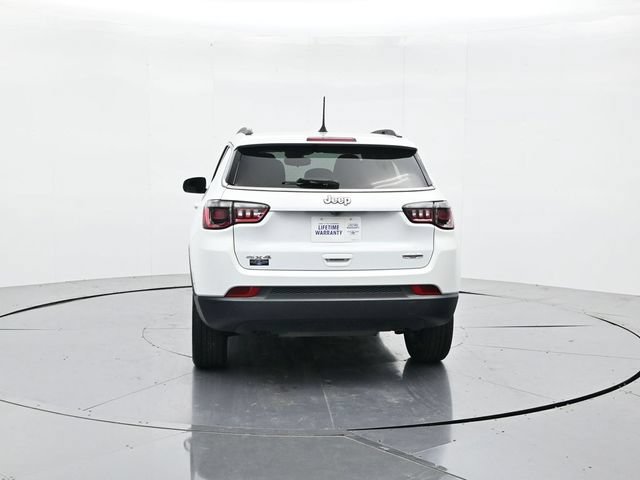 Used 2024 Jeep Compass Latitude AWD/4WD image 8