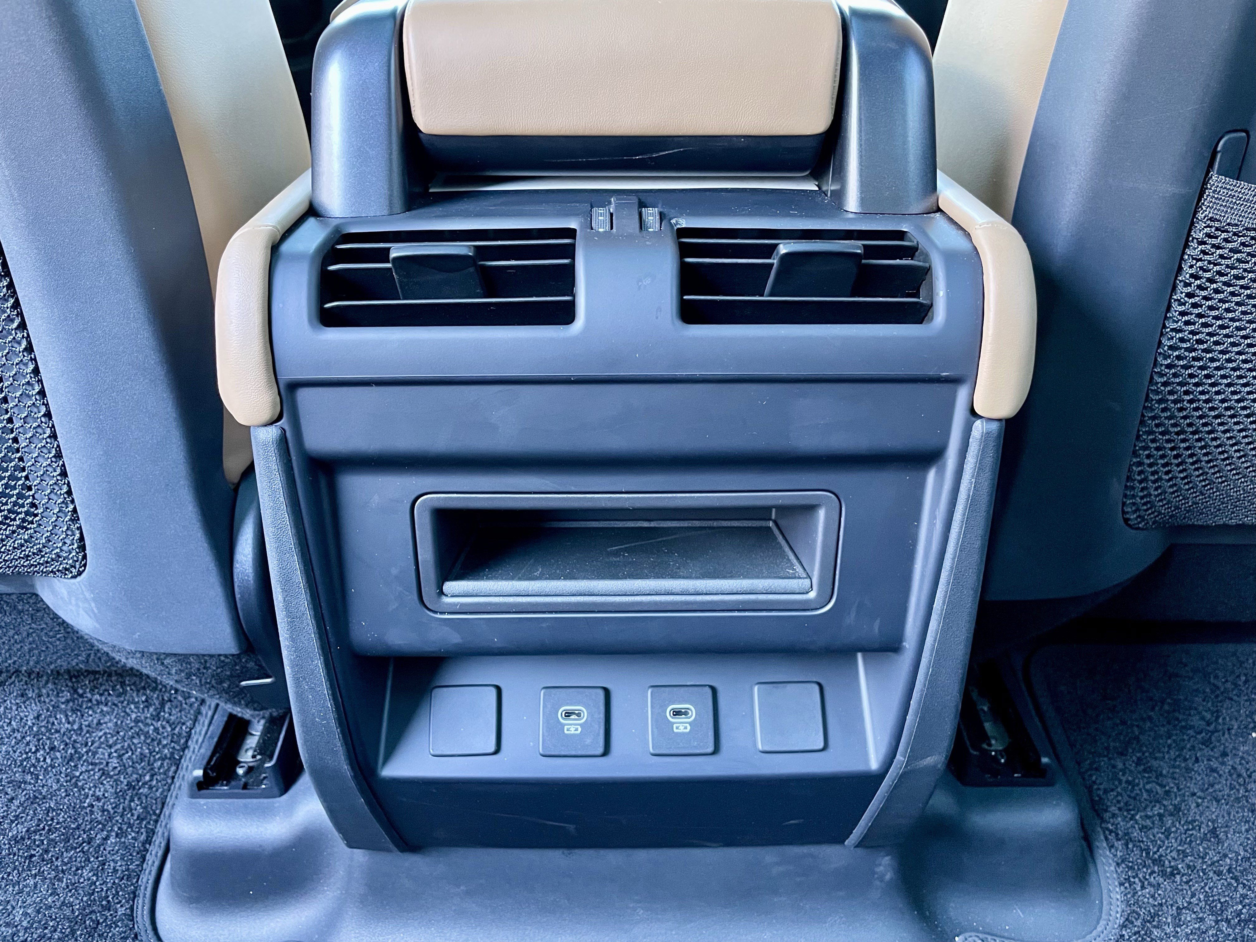 Certified 2025 Land Rover Defender 110 X-Dynamic SE image 26