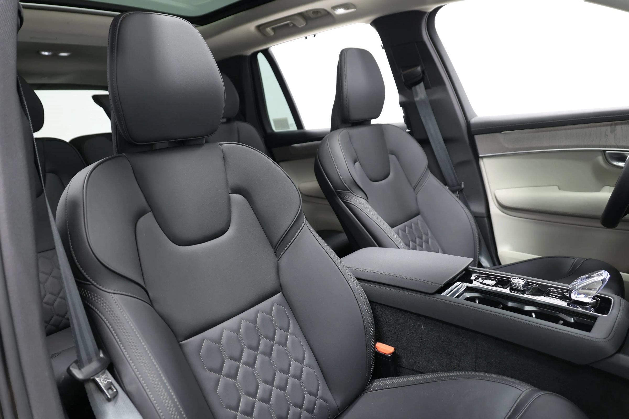 Used 2025 Volvo XC90 T8 Plus w/ Protection Package Premier AWD/4WD image 95