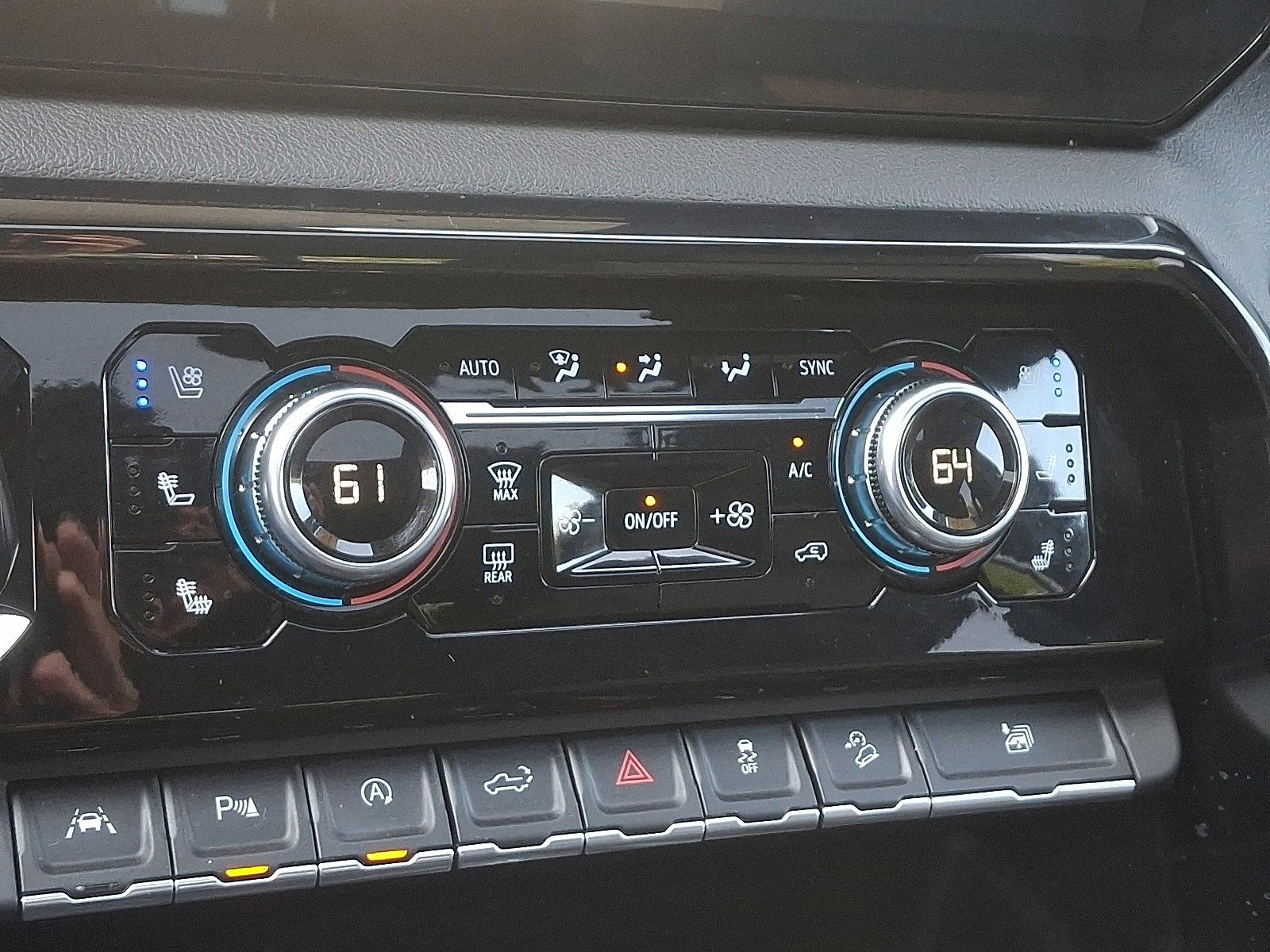 Used 2022 GMC Sierra 1500 AT4 w/ AT4 Premium Package image 16