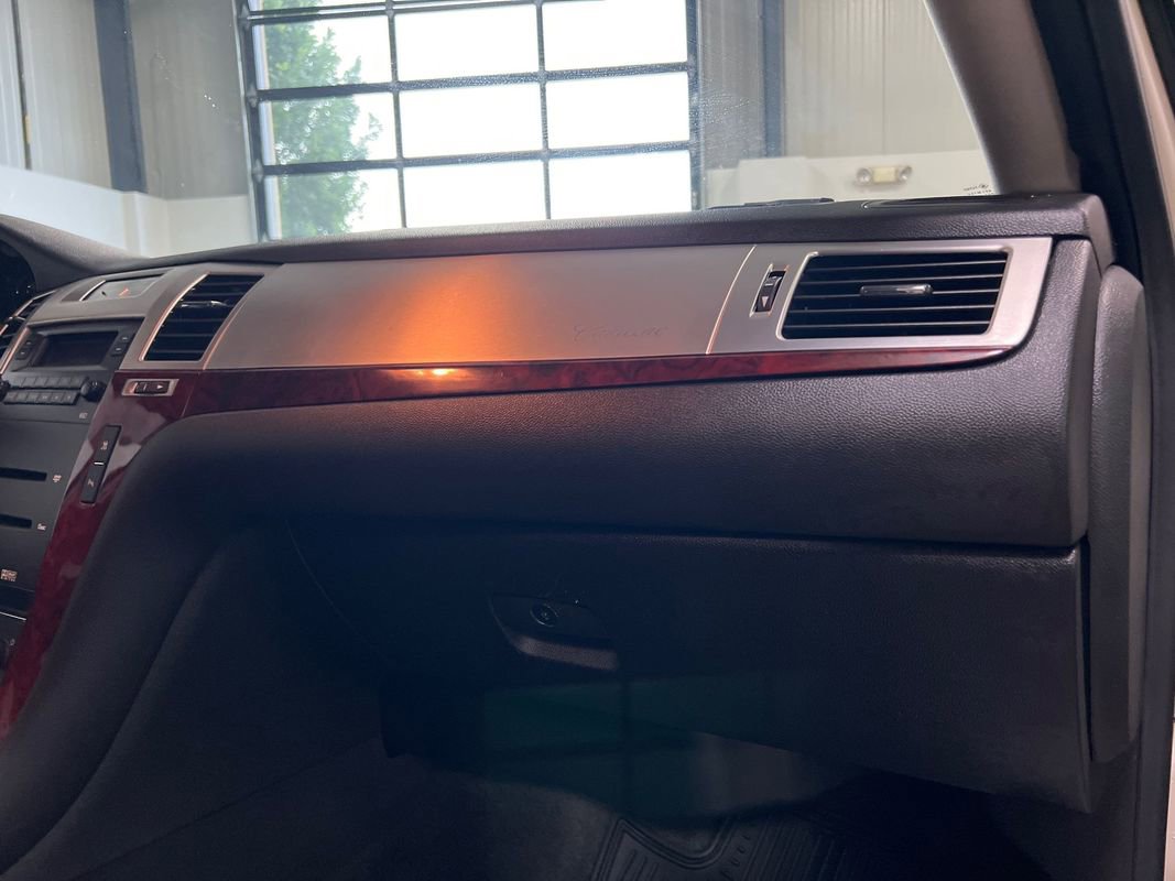 Used 2007 Cadillac Escalade AWD w/ Climate Package image 97