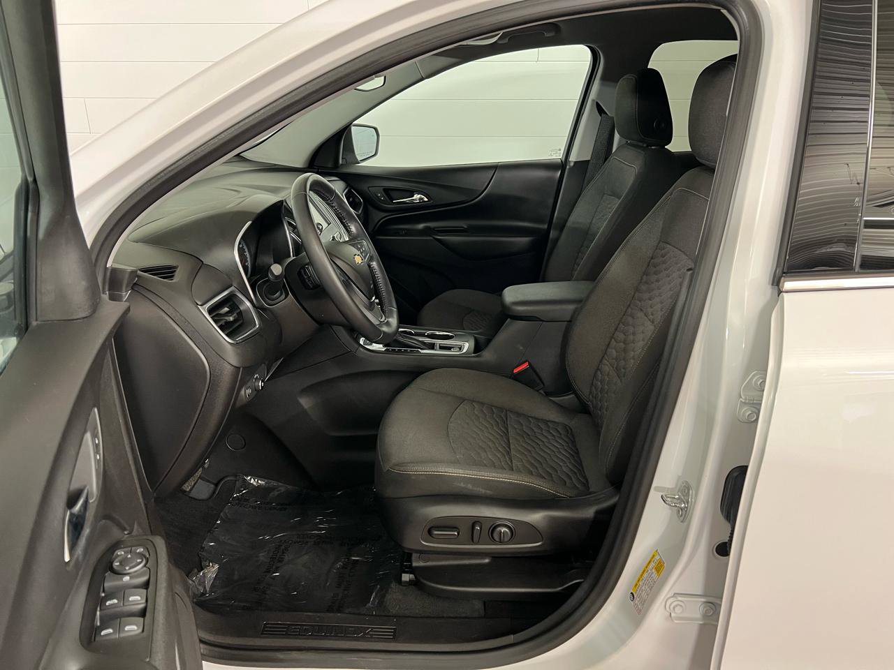 Used 2018 Chevrolet Equinox LT image 12