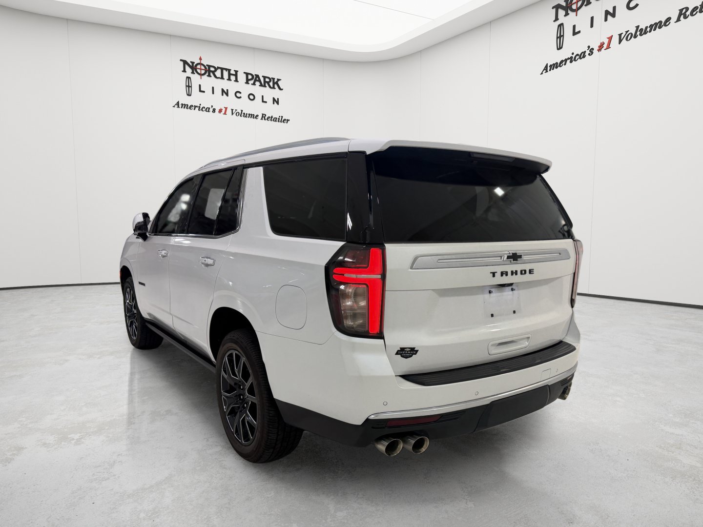 Used 2023 Chevrolet Tahoe High Country w/ LPO, Illumination Package AWD/4WD image 3