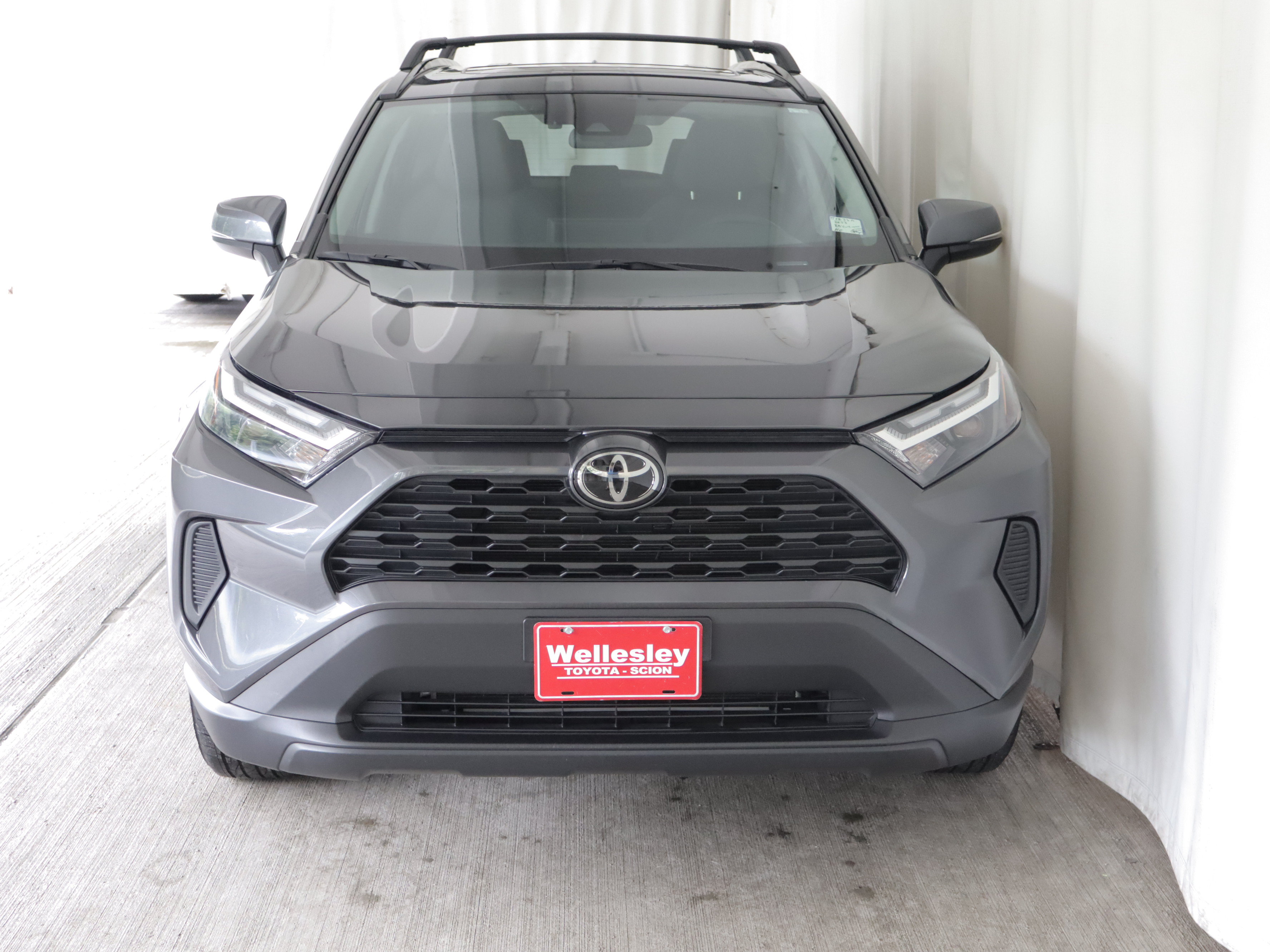 Used 2023 Toyota RAV4 XLE w/ Convenience Package AWD/4WD image 4