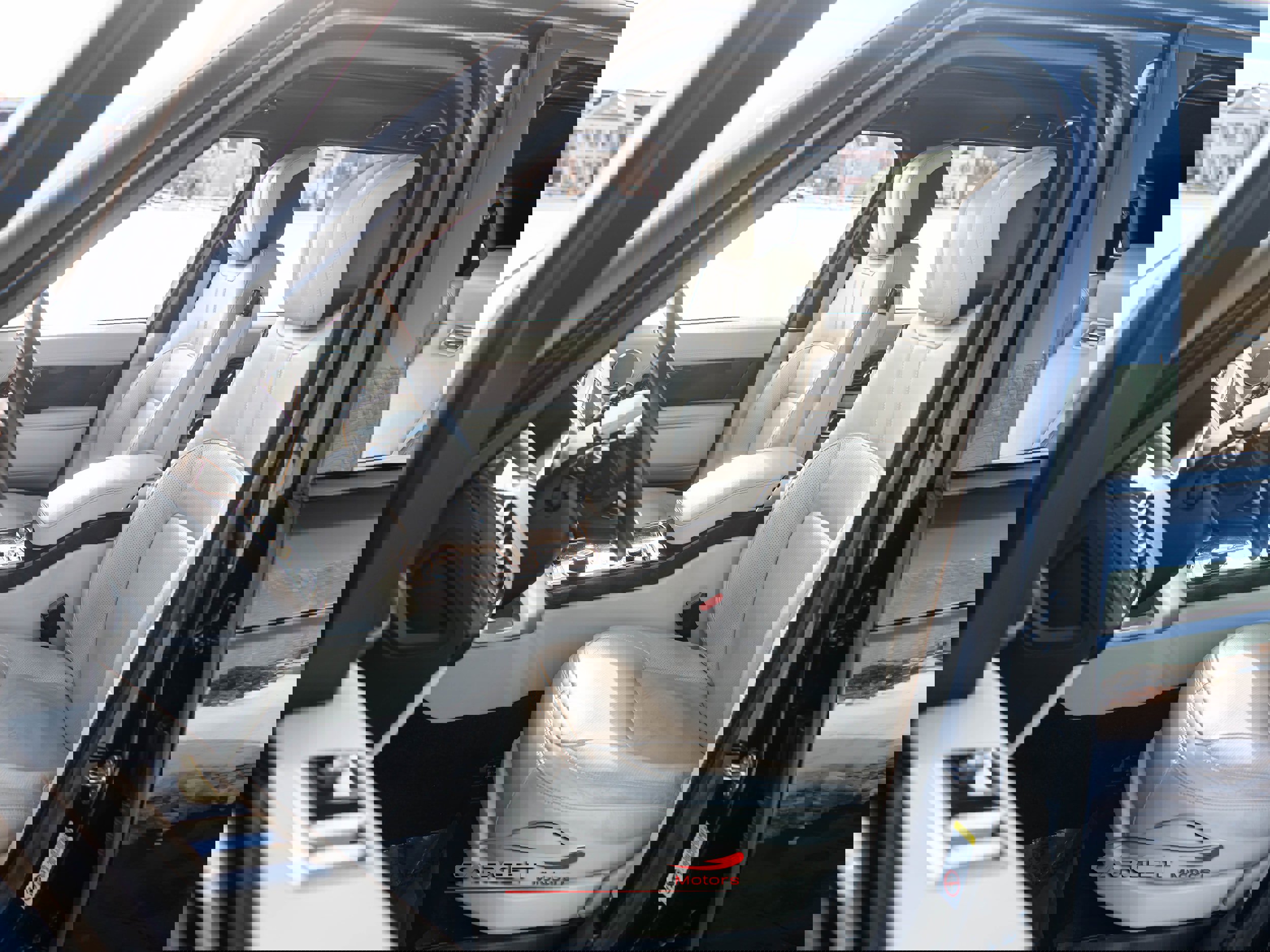 Used 2020 Land Rover Range Rover HSE image 15