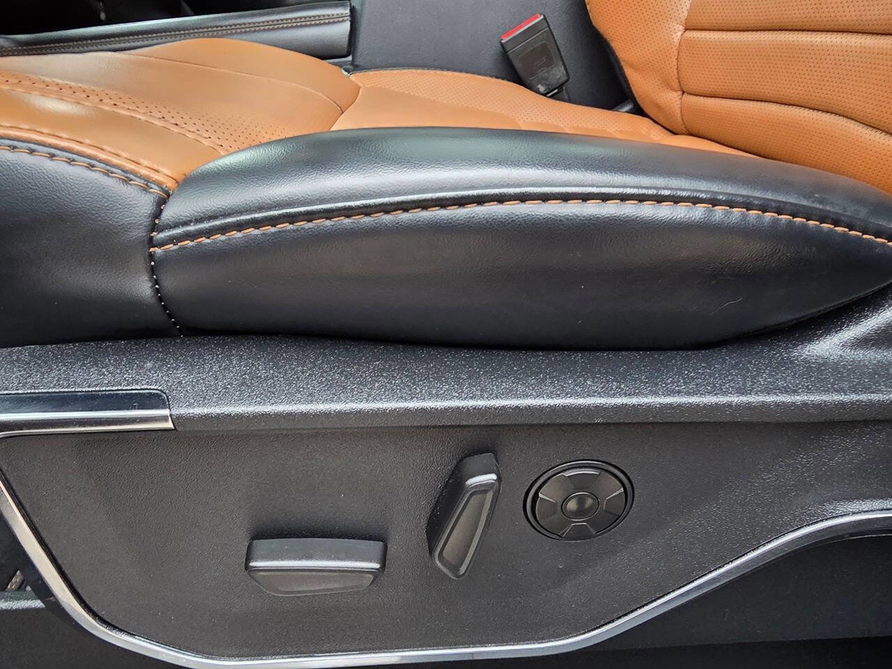 Used 2024 Ford F350 Platinum w/ FX4 Off-Road Package image 28