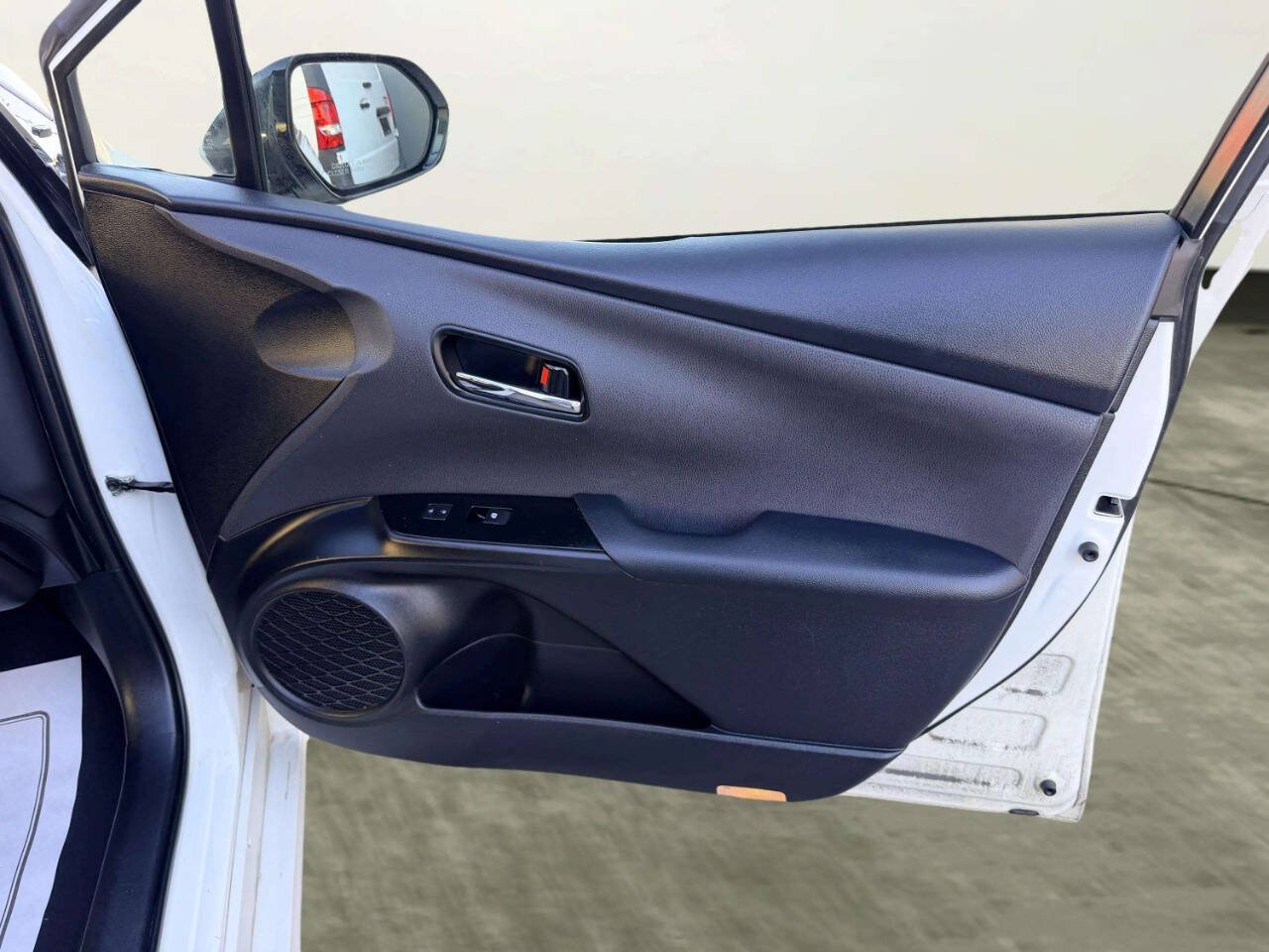 Used 2016 Toyota Prius Three Touring FWD image 25
