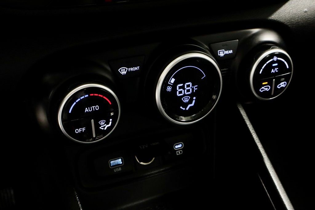 Certified 2025 Hyundai Venue SEL image 30