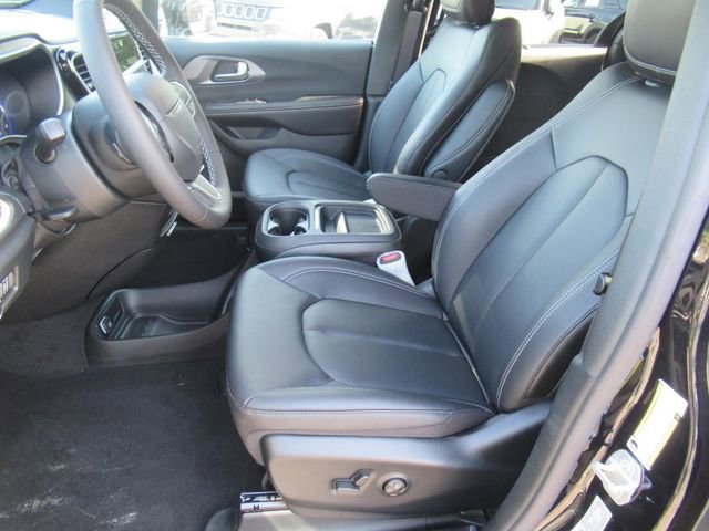 New 2027 Chrysler Pacifica Select FWD image 15