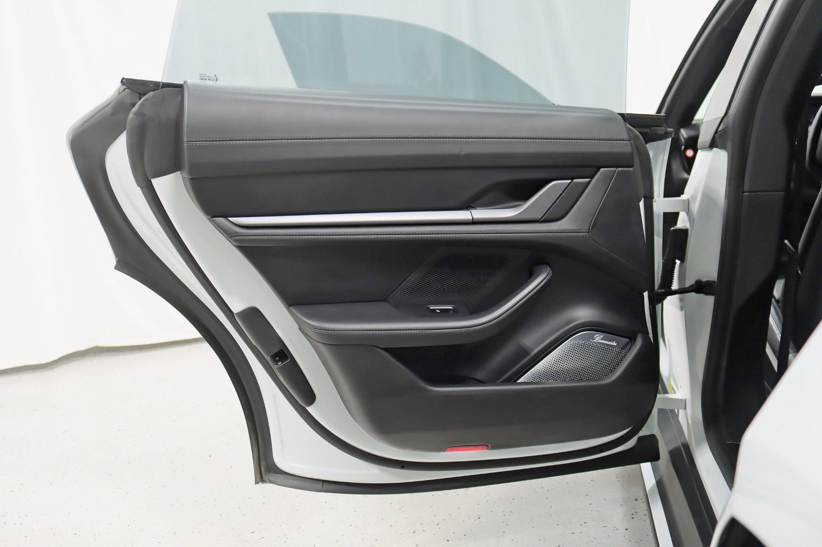 Used 2021 Porsche Taycan 4S AWD/4WD image 38