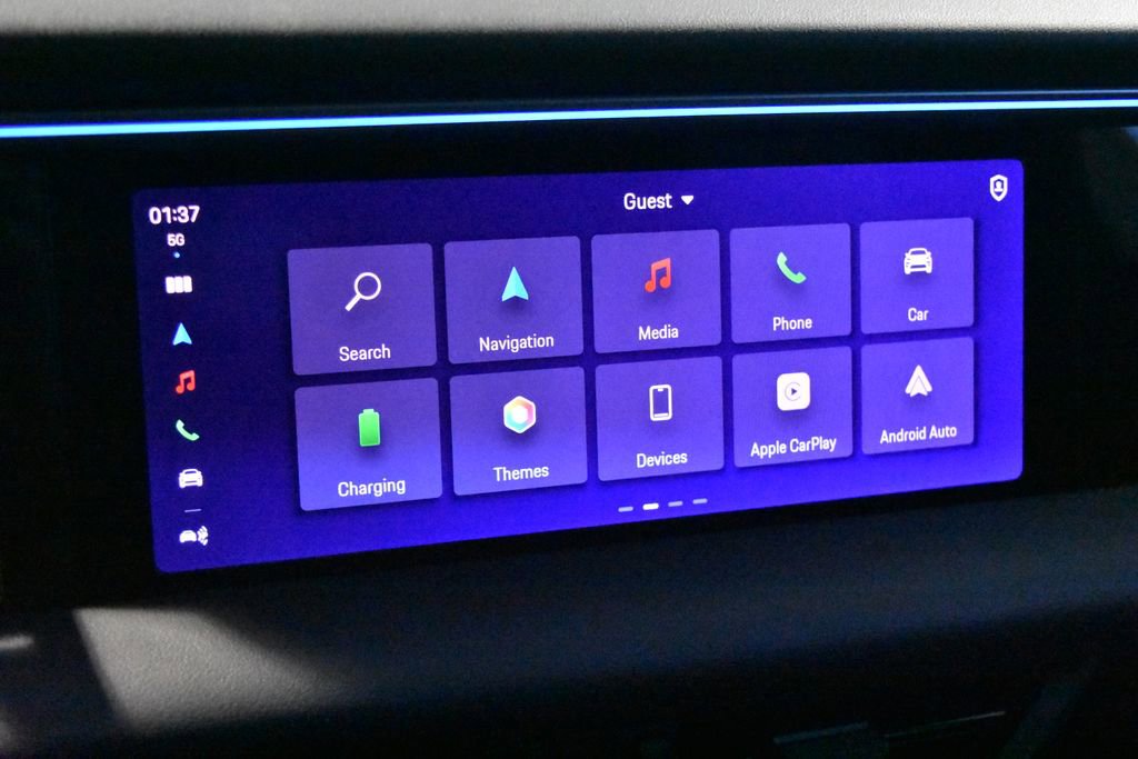 Certified 2025 Porsche Macan Electric image 13