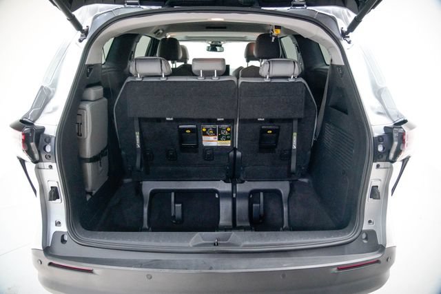 Used 2025 Toyota Sienna XLE FWD image 25