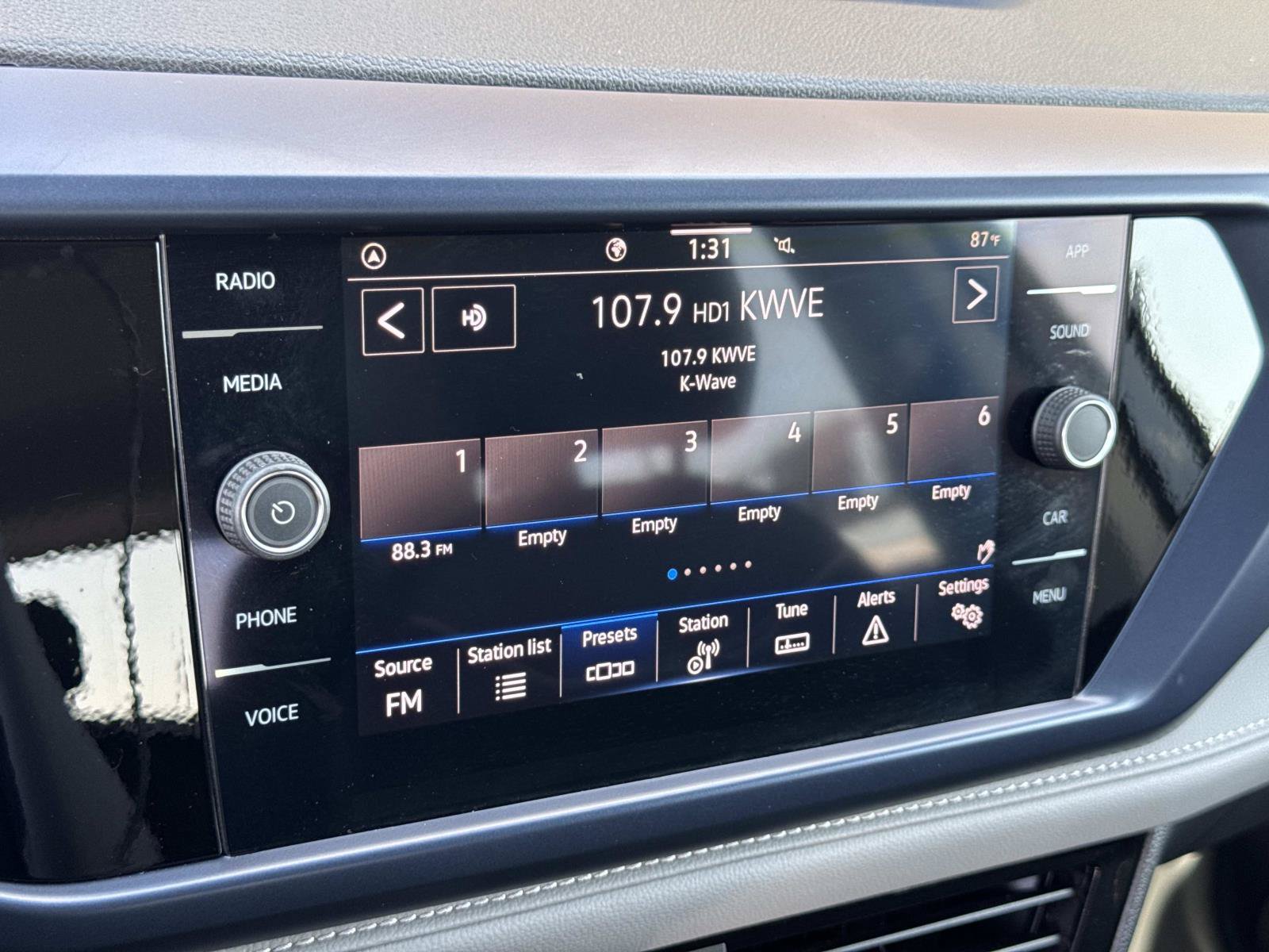 Certified 2024 Volkswagen Taos SE FWD image 16