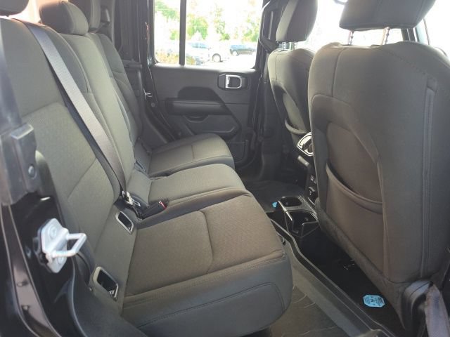Used 2020 Jeep Gladiator Overland AWD/4WD image 7