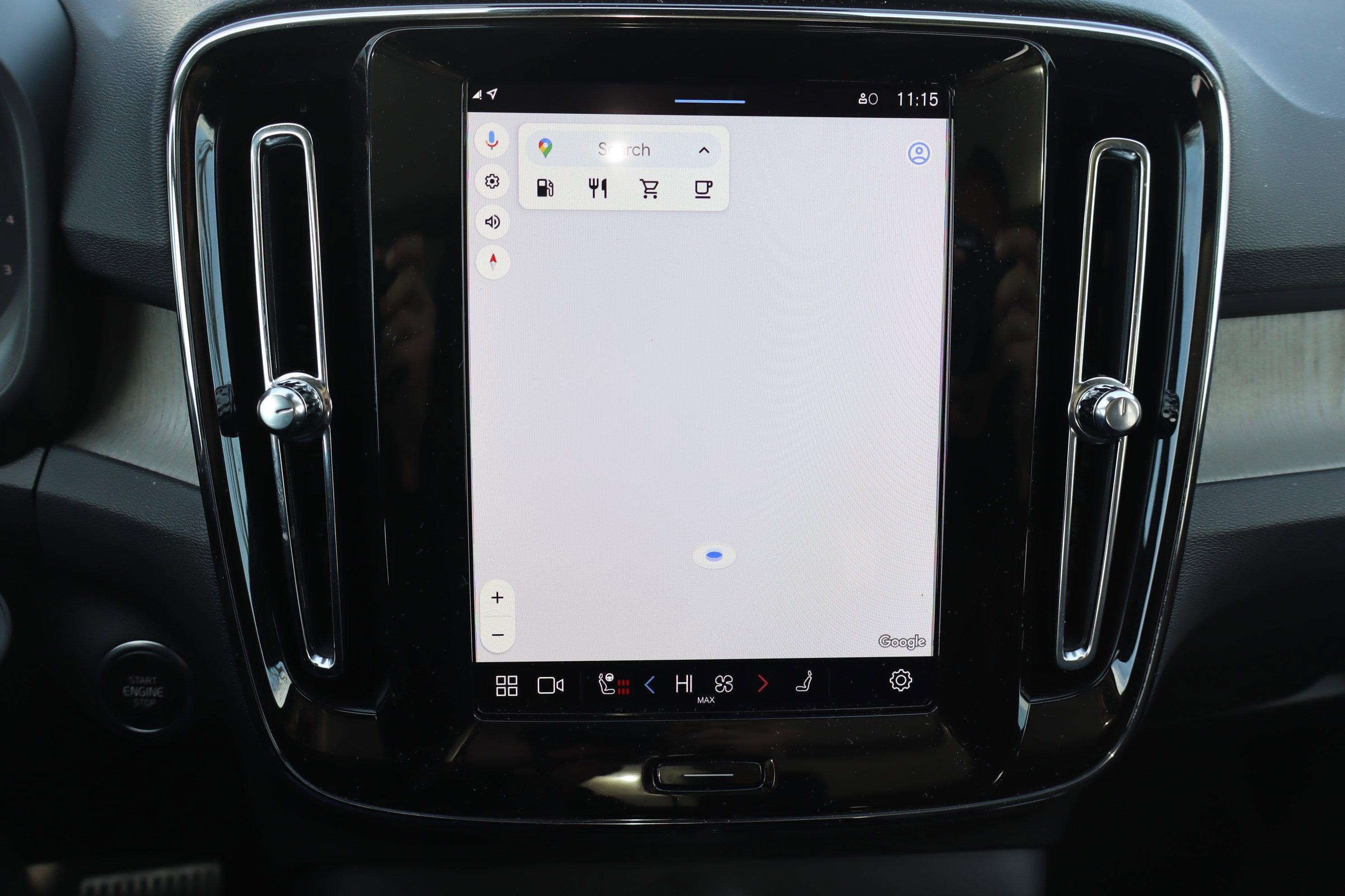 Used 2025 Volvo XC40 B5 Core image 25