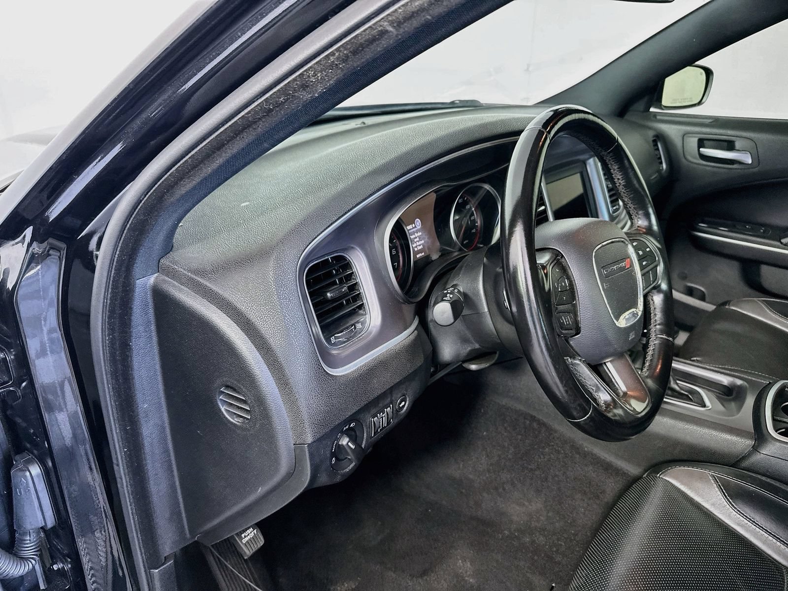 Used 2020 Dodge Charger SXT w/ Leather Interior Group RWD image 9
