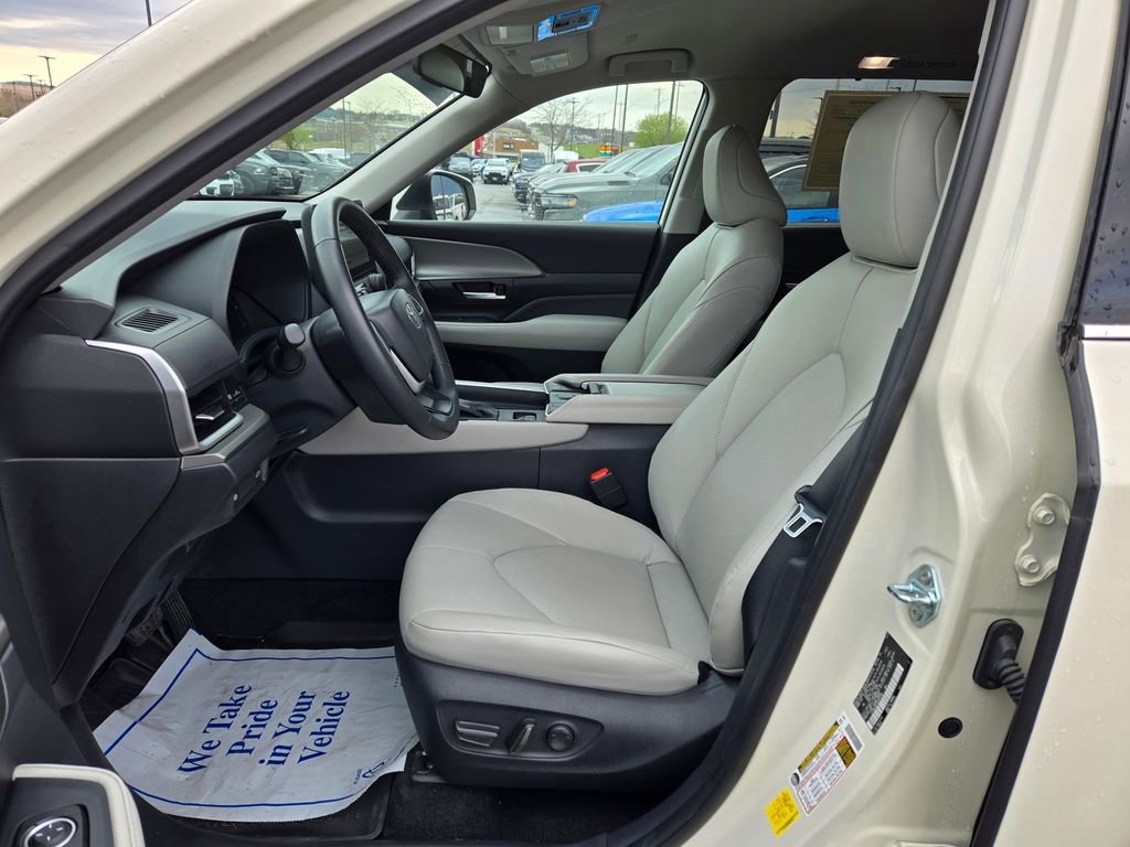 Used 2024 Toyota Grand Highlander XLE image 17