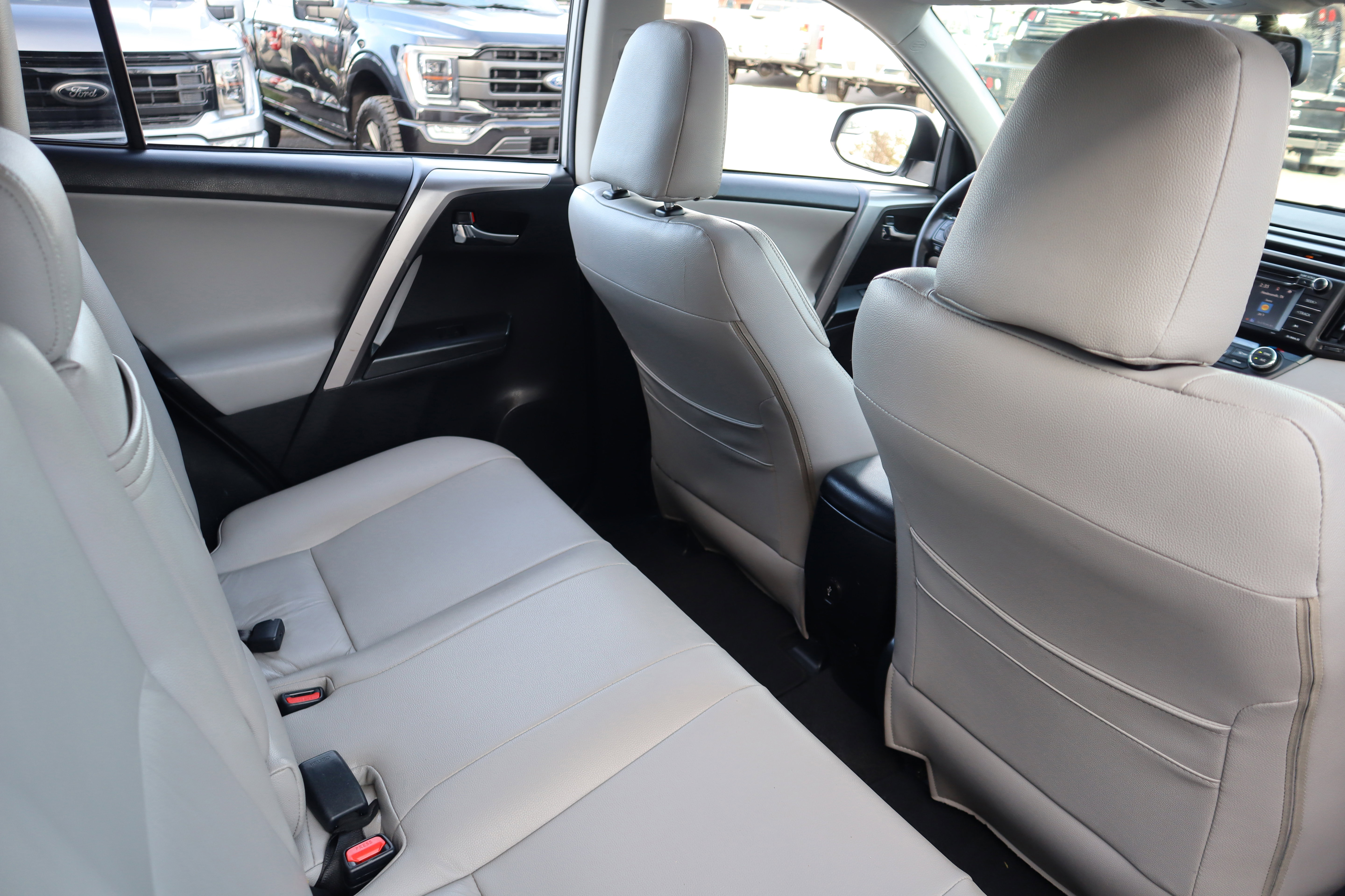 Used 2016 Toyota RAV4 XLE image 28