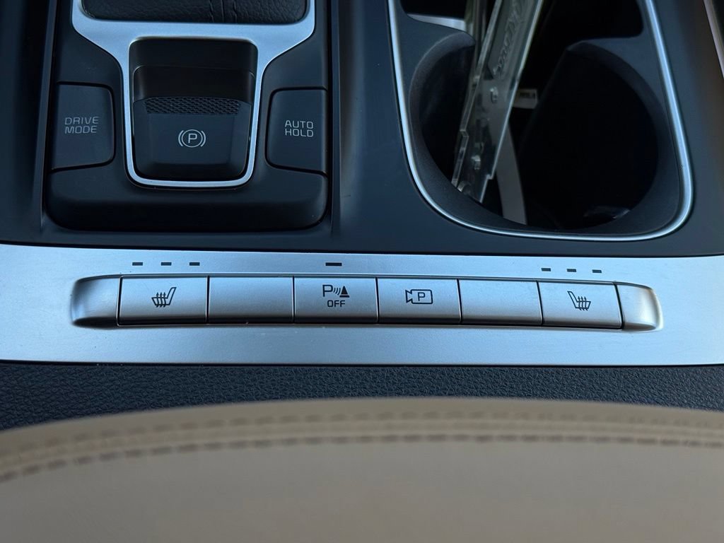 Used 2024 Kia Carnival LX FWD image 46