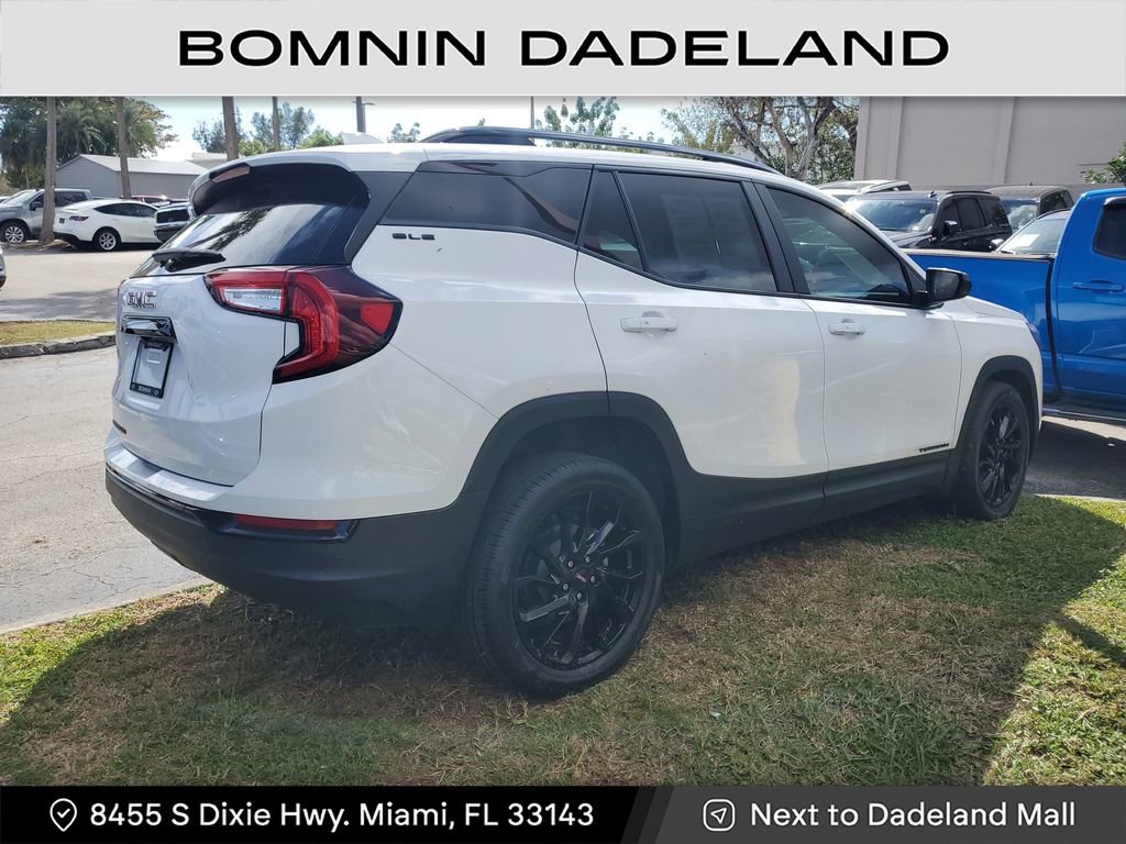 Used 2023 GMC Terrain SLE w/ Driver Convenience Package image 5
