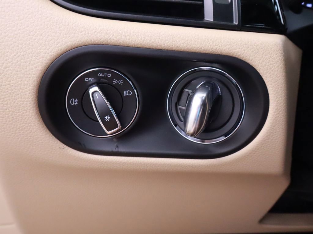 New 2025 Porsche Macan image 19