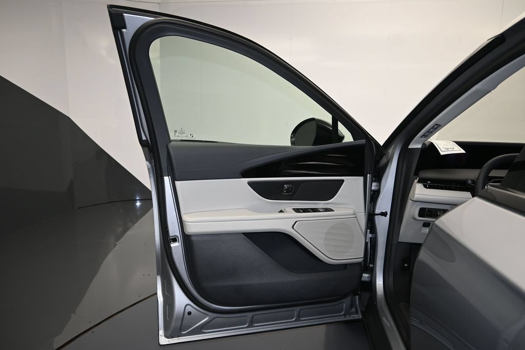 New 2026 Lincoln Nautilus Premier w/ Jet Appearance Package AWD/4WD image 10