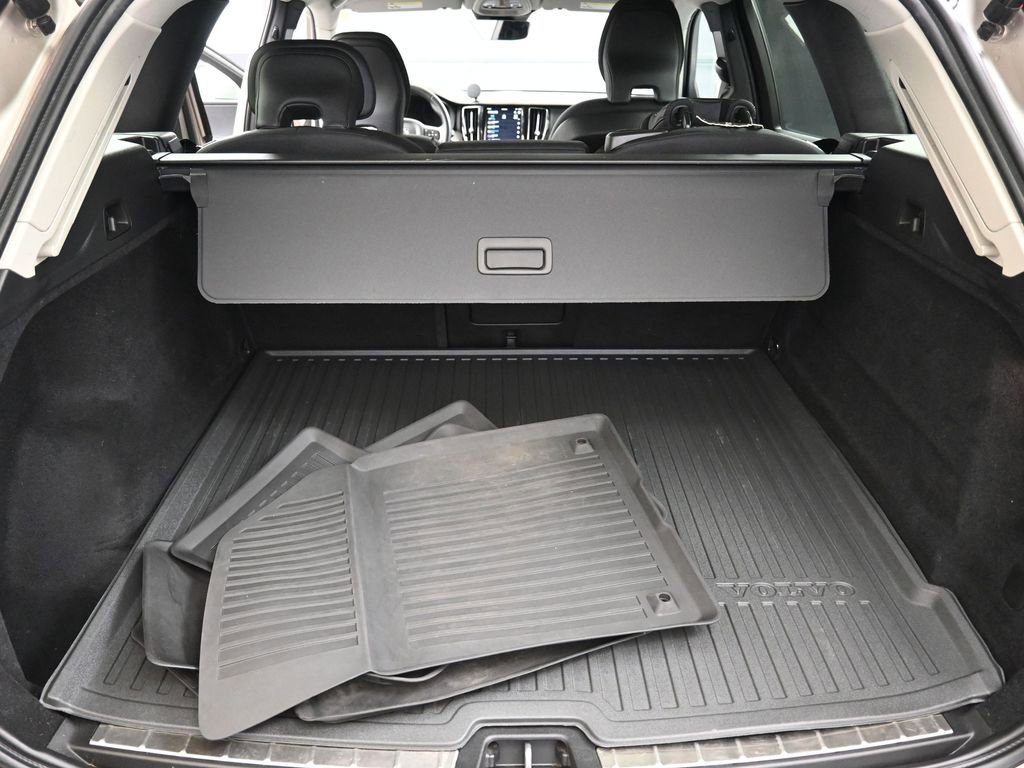 Certified 2023 Volvo XC60 B5 Core image 19