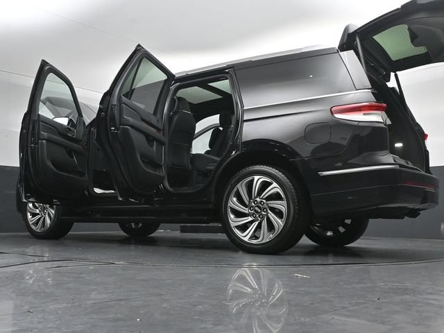 Certified 2023 Lincoln Navigator Reserve AWD/4WD image 60