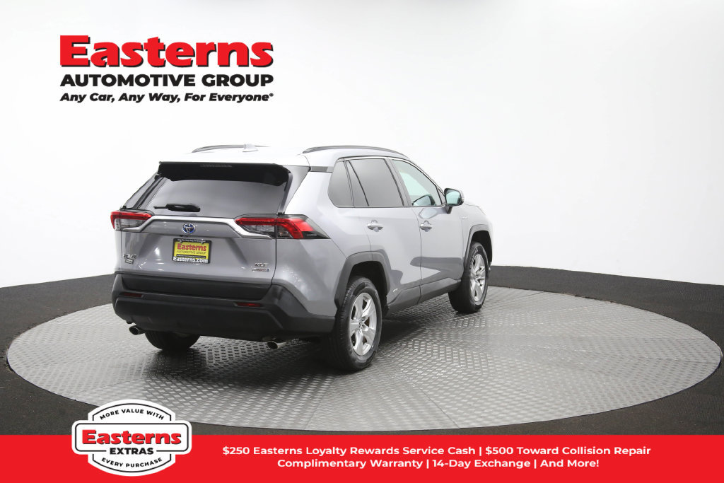 Used 2021 Toyota RAV4 XLE w/ XLE Grade Weather Package AWD/4WD image 42