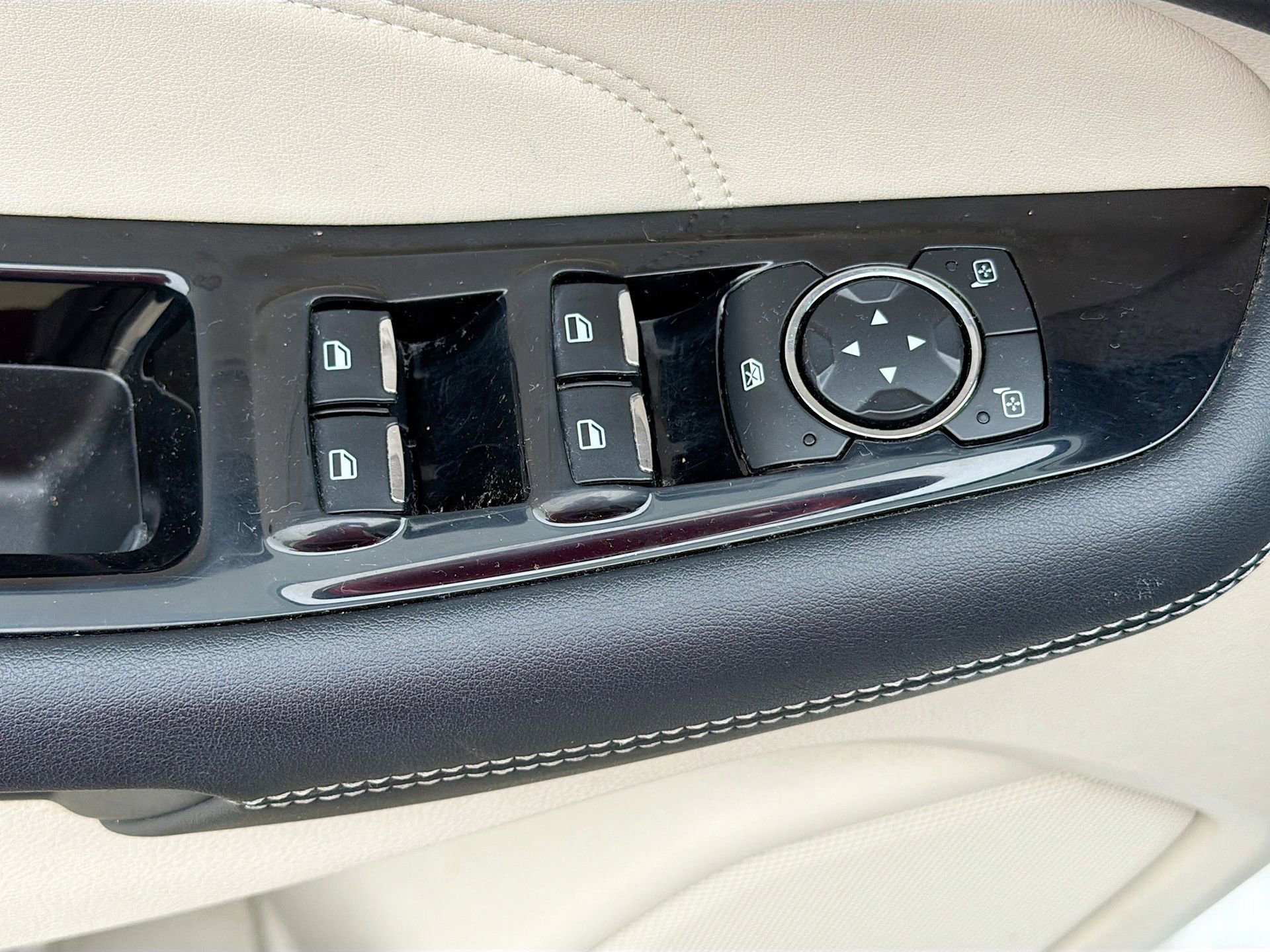 Used 2020 Ford Edge Titanium FWD image 21
